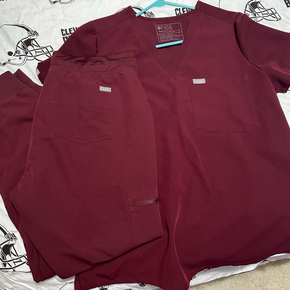 Figs Burgundy Scrub Set